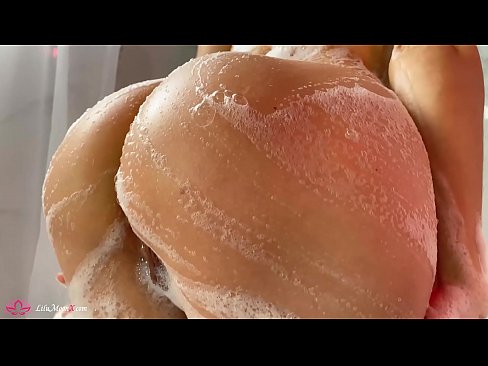 ❤️ Brunette شاور میں شدید orgasm کے لئے وائبریٹر کے ساتھ بلی میں مشت زنی کرتی ہے۔ ہم پر  ️❤